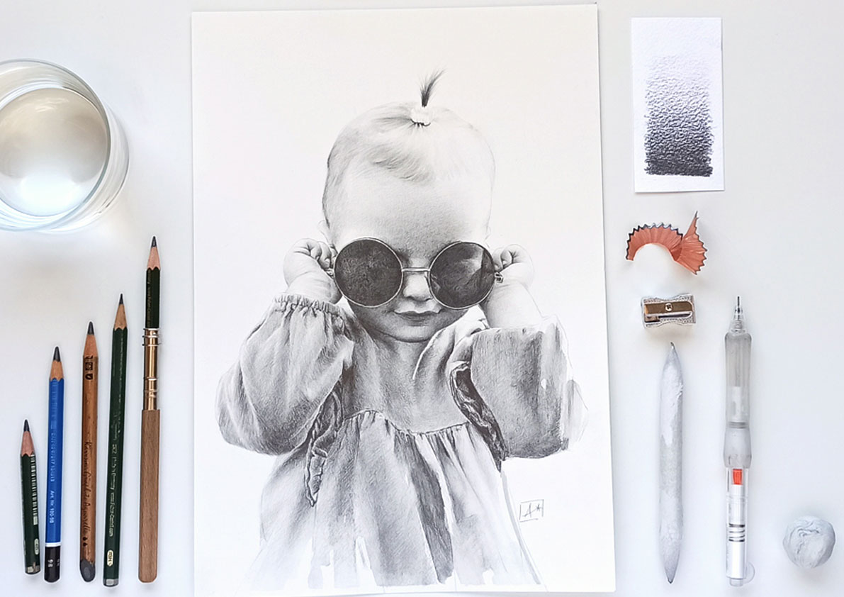 Retrato infantil dibujado a lápiz